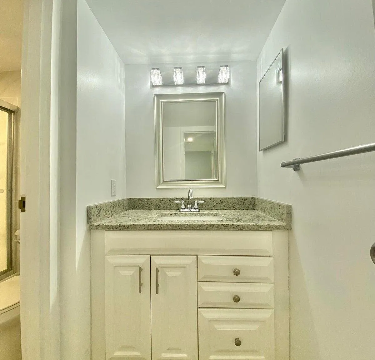 1 bed, 1.0 bath, 806 sqft, $1,850 — Photo 4