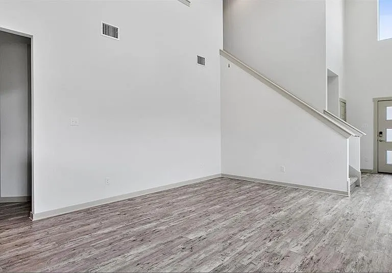 128 New Hampton Way — Photo 3