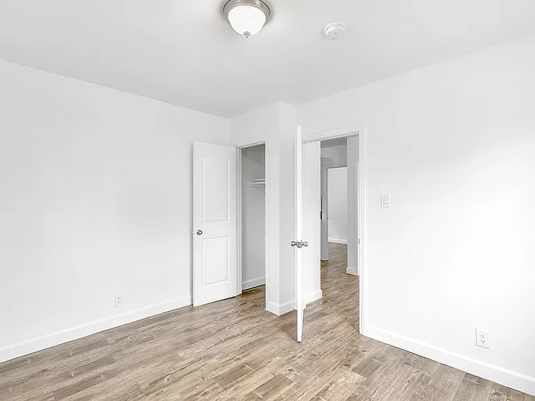 1148 E 48th St — Photo 18