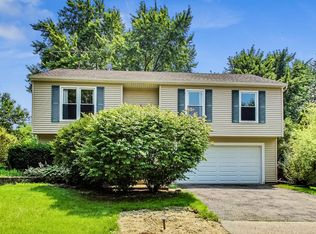1413 Lancaster Ave, St Charles, IL