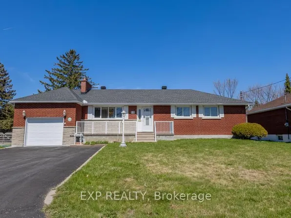 11 Donna St, Ottawa, ON K2G 2V5
