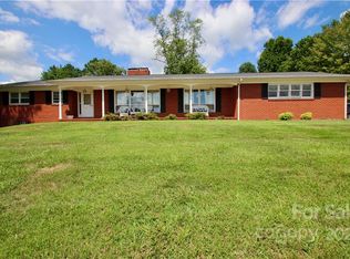 446 Woodlawn Cir, Clyde, NC 28721