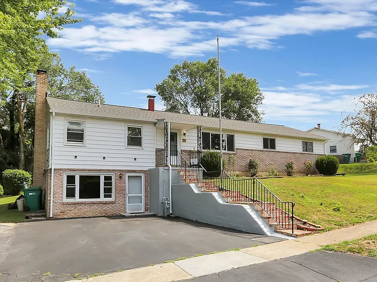 15 Stephen Rd — Photo 2