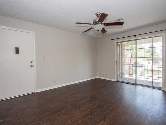 2nd image of 512 Logsdon Ct