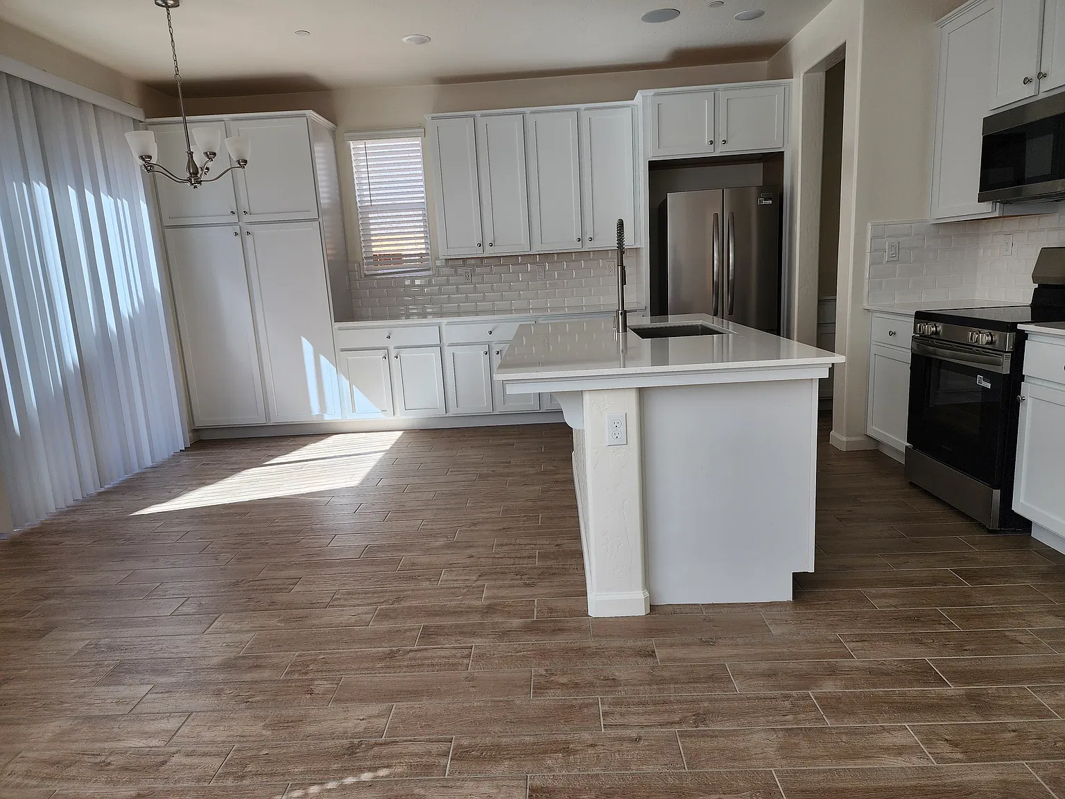3 bed, 1651 sqft, $2,600 — Photo 3