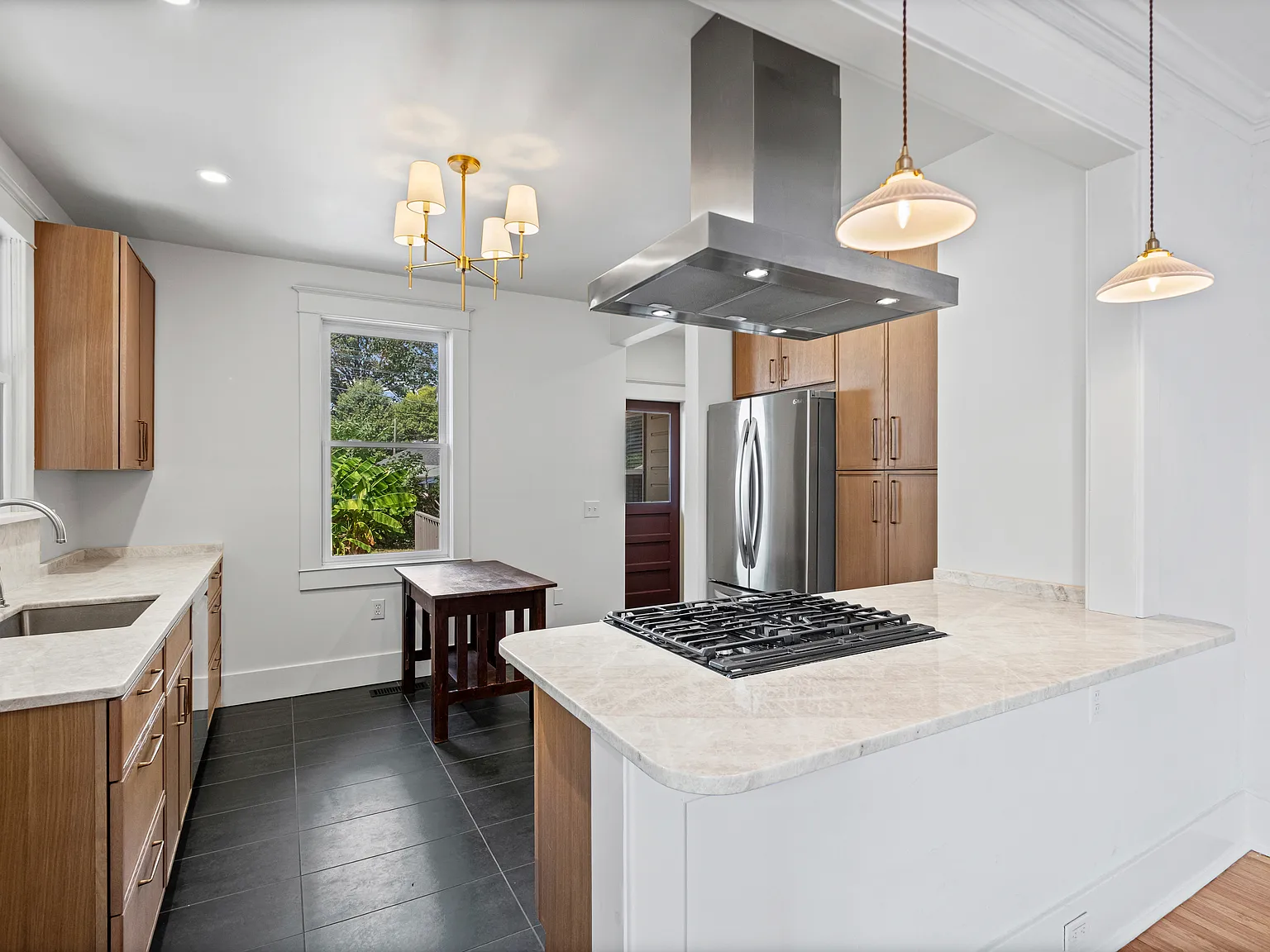 3 bed, 1235 sqft, $2,000 — Photo 3