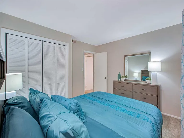 Ridgewood Club Apartments — Photo 13