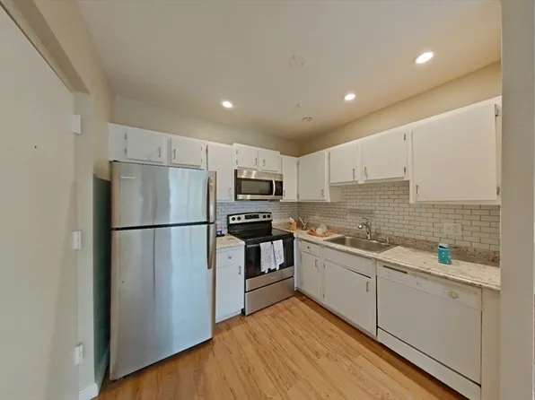 67 Milliken Ave APT 21B, Franklin, MA 02038