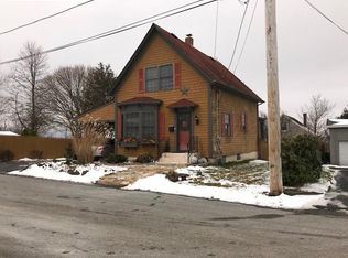 15 Carpenter St, Tiverton, RI 02878