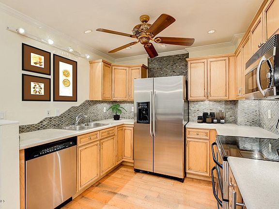 SPARKLING COMMUNITY POOL