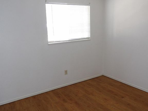 5th image of 521 E 13th St #F