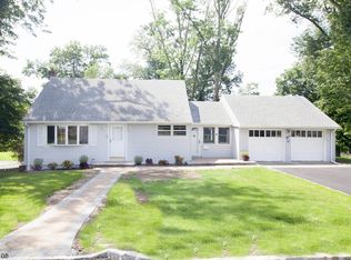 3 Robin Ln, Cedar Grove, NJ 07009