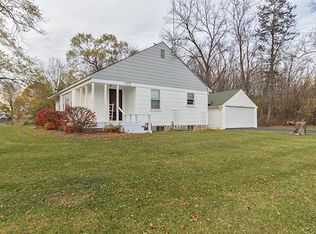 515 S Buesching Rd, Lake Zurich, IL 60047