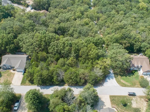 5945 Peachtree Dr, Hillsboro, MO 63050