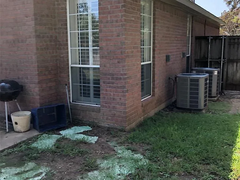 2212 Norwich St — Photo 9