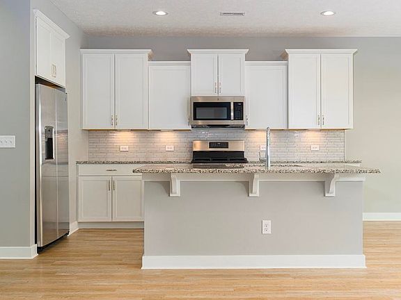 3rd image of 893 Loebner Ave