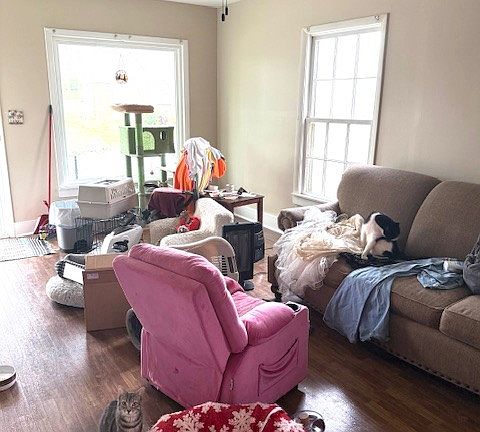 5th image of 910 College St W