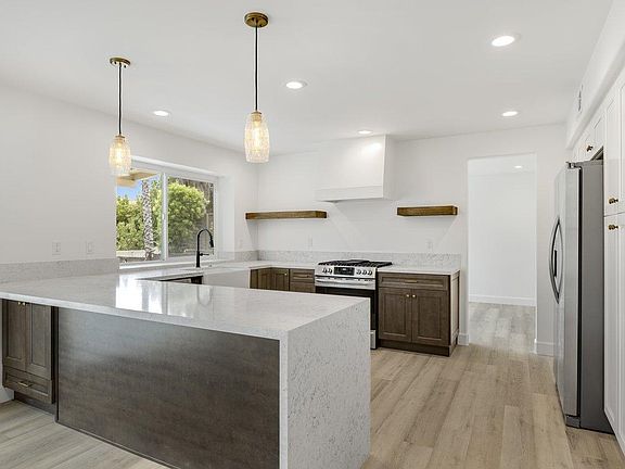 3rd image of 27026 De Berry Dr