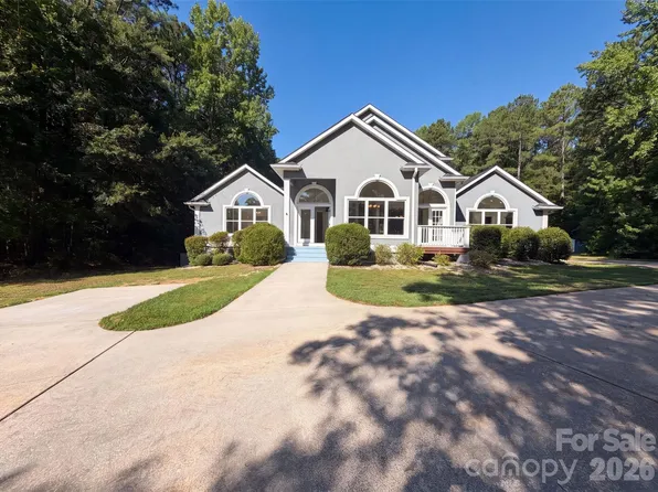 502 Live Oaks Ct, Fort Mill, SC 29715