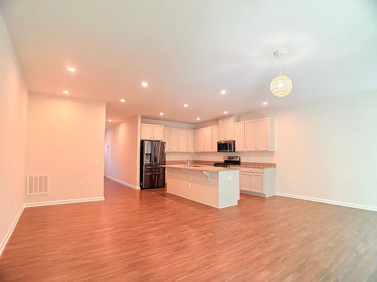 121 Capeside Ct — Photo 3