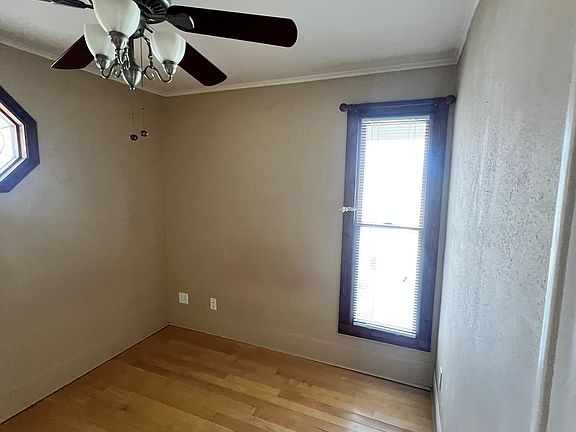 3rd image of 5919 Velasco Ave #C
