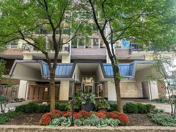 201 E Chestnut St APT 11F, Chicago, IL 60611