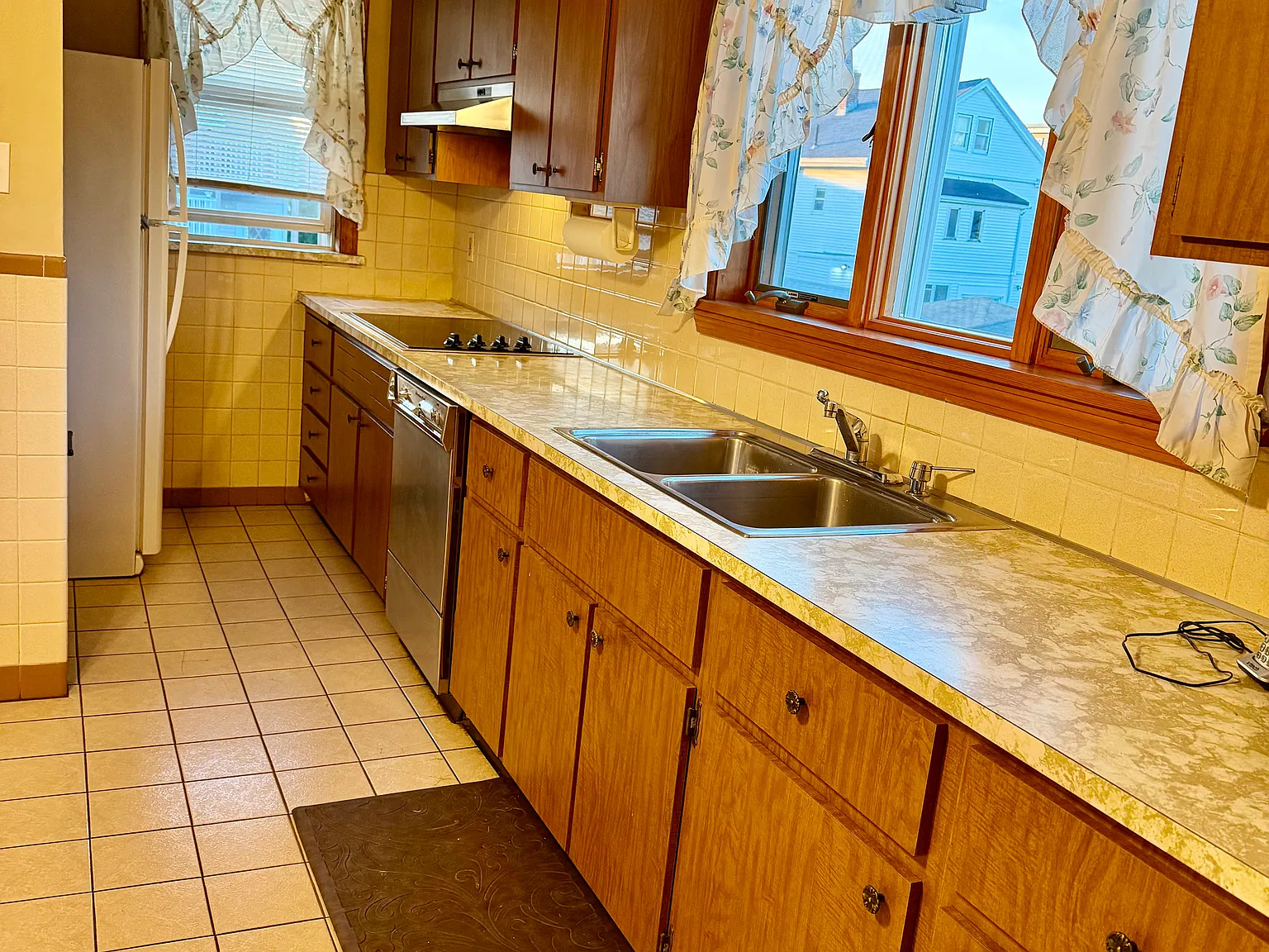 2 bed, 1300 sqft, $2,600 — Photo 3