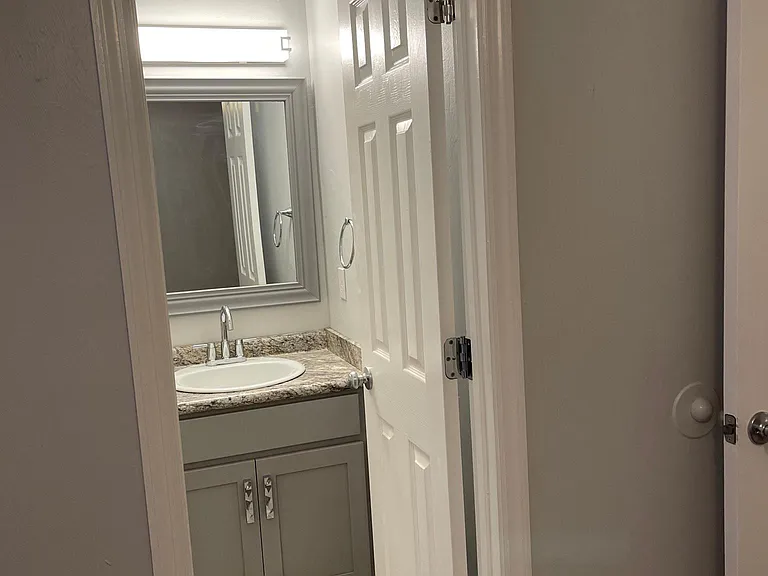 2052 Darnell Cir #B — Photo 7