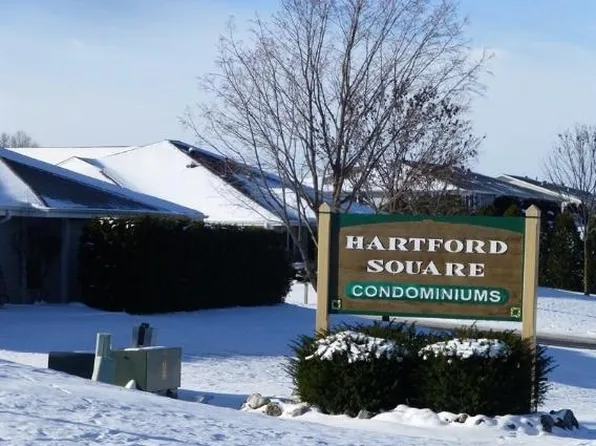 310 Hartford Sq, Hartford, WI 53027