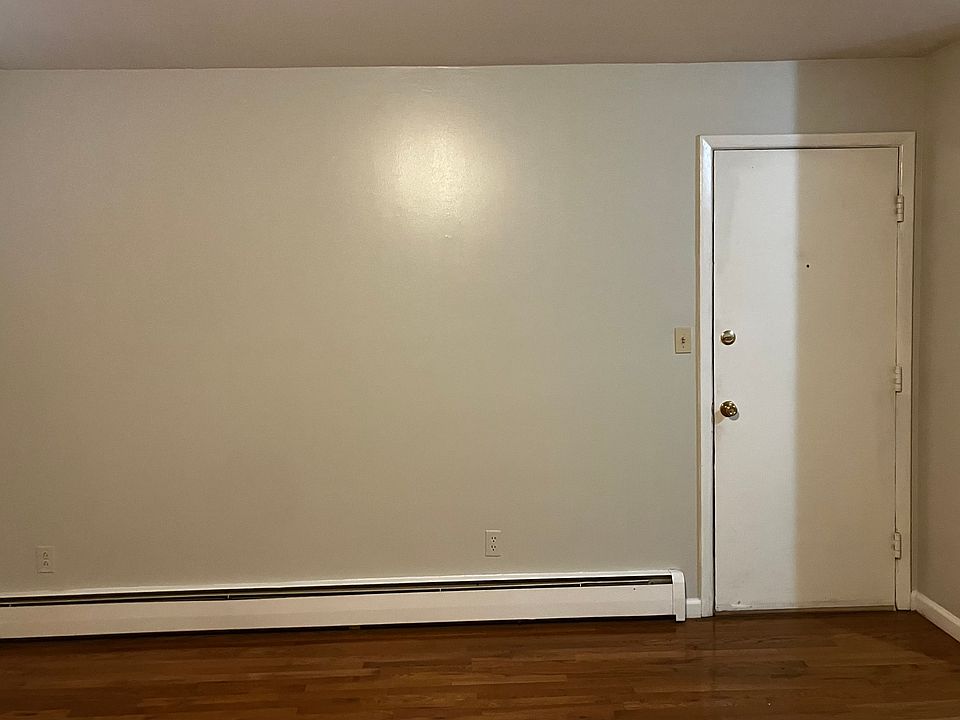 1st image of 2913-21 Burnet Ave #1