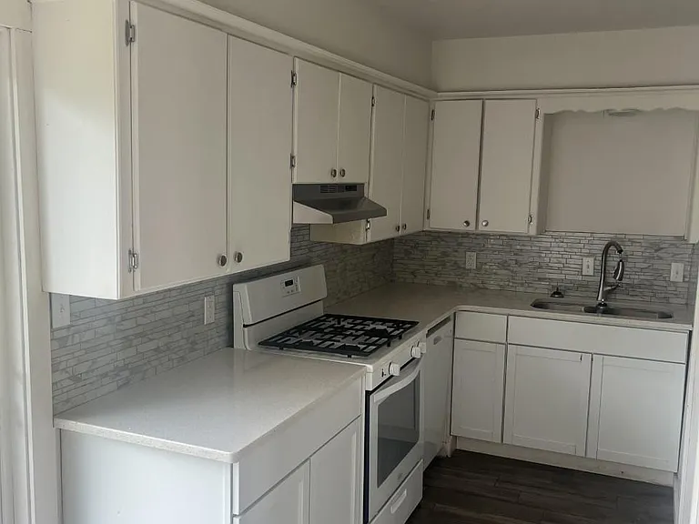 2512 Yorkshire Ave — Photo 3