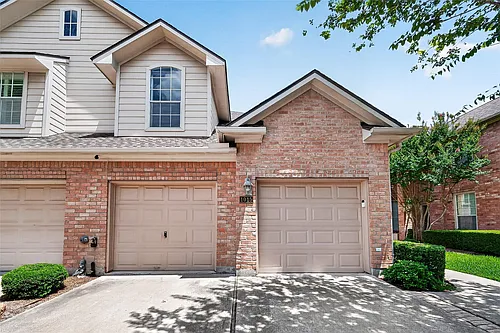 1015 Enclave Sq S Photo 1