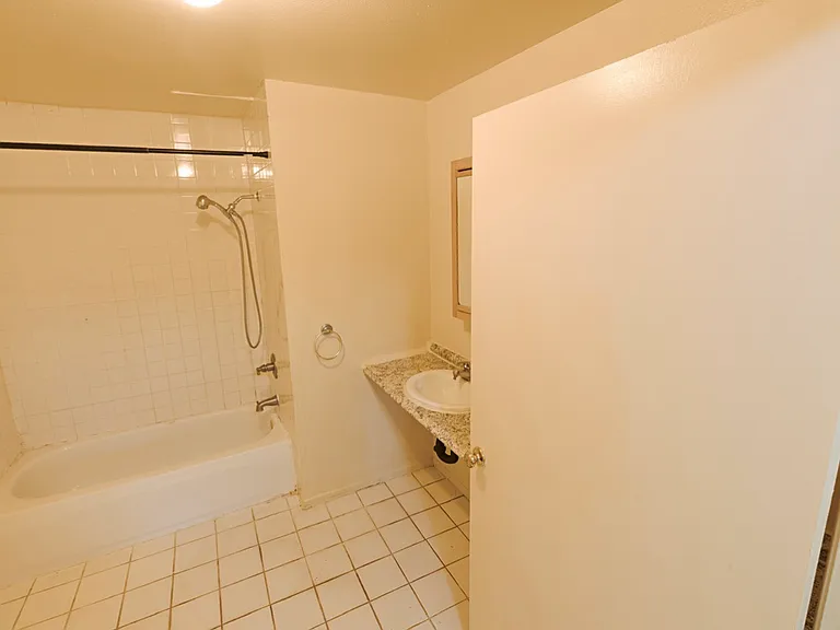 1326 W 29th St #1 — Photo 5