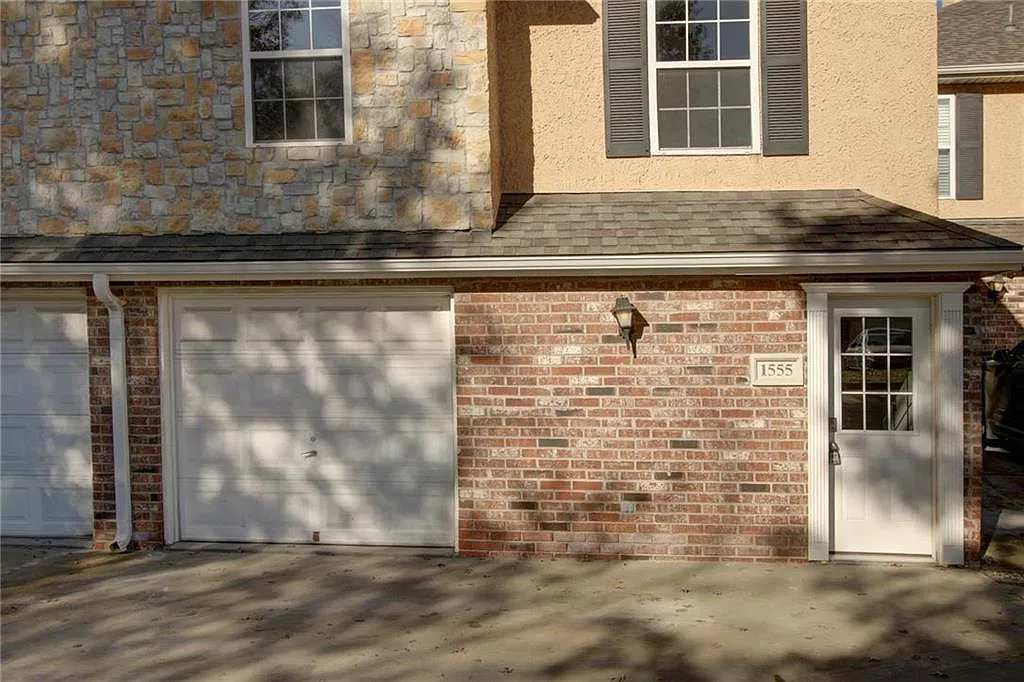 3 bed, 2.5 bath, 1222 sqft, $1,950 — Photo 1