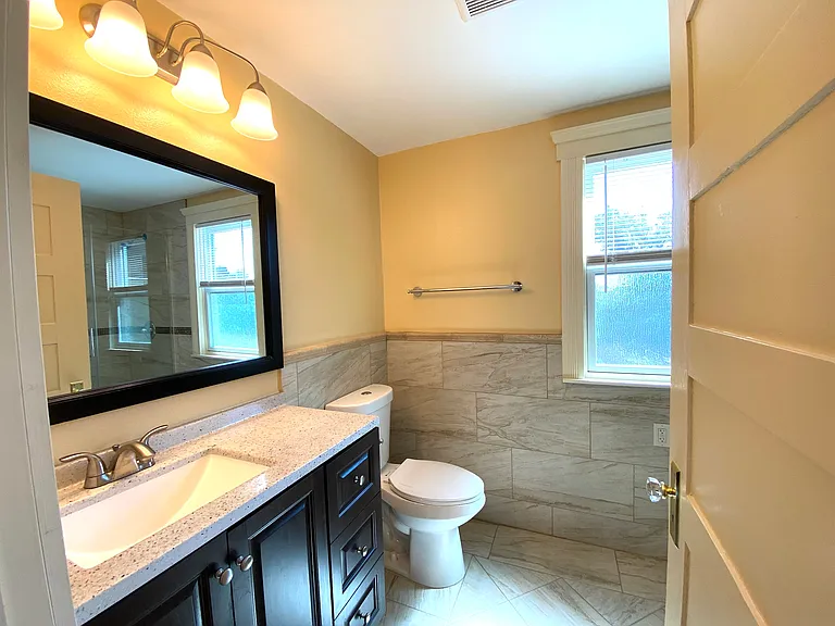 832 Georgia St #B — Photo 16