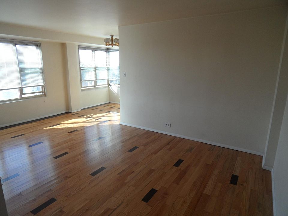 1st image of 2610 W Balmoral Ave APT 502