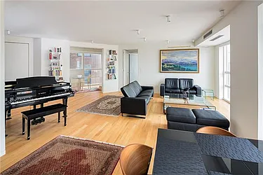Sold by Macklowe Investment Properties