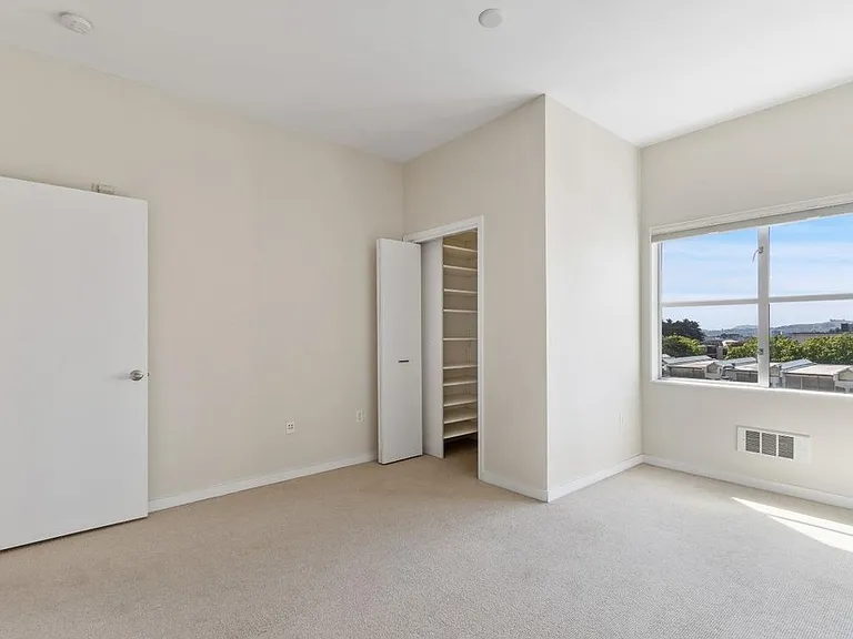 1600 Webster St #409 — Photo 4