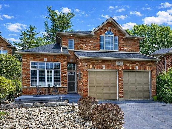 2nd image of 152 Lena Cres