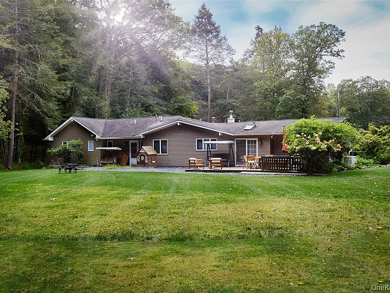34 Maple Brook Rd — Photo 2