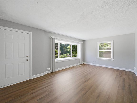 4th image of 10122 S Luella Ave
