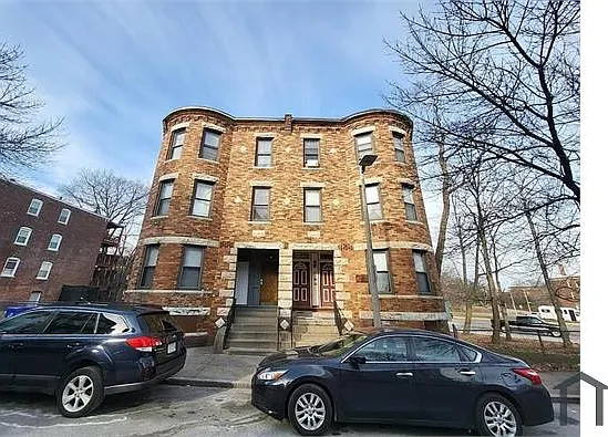 3 bed, 1300 sqft, $3,200 — Photo 3