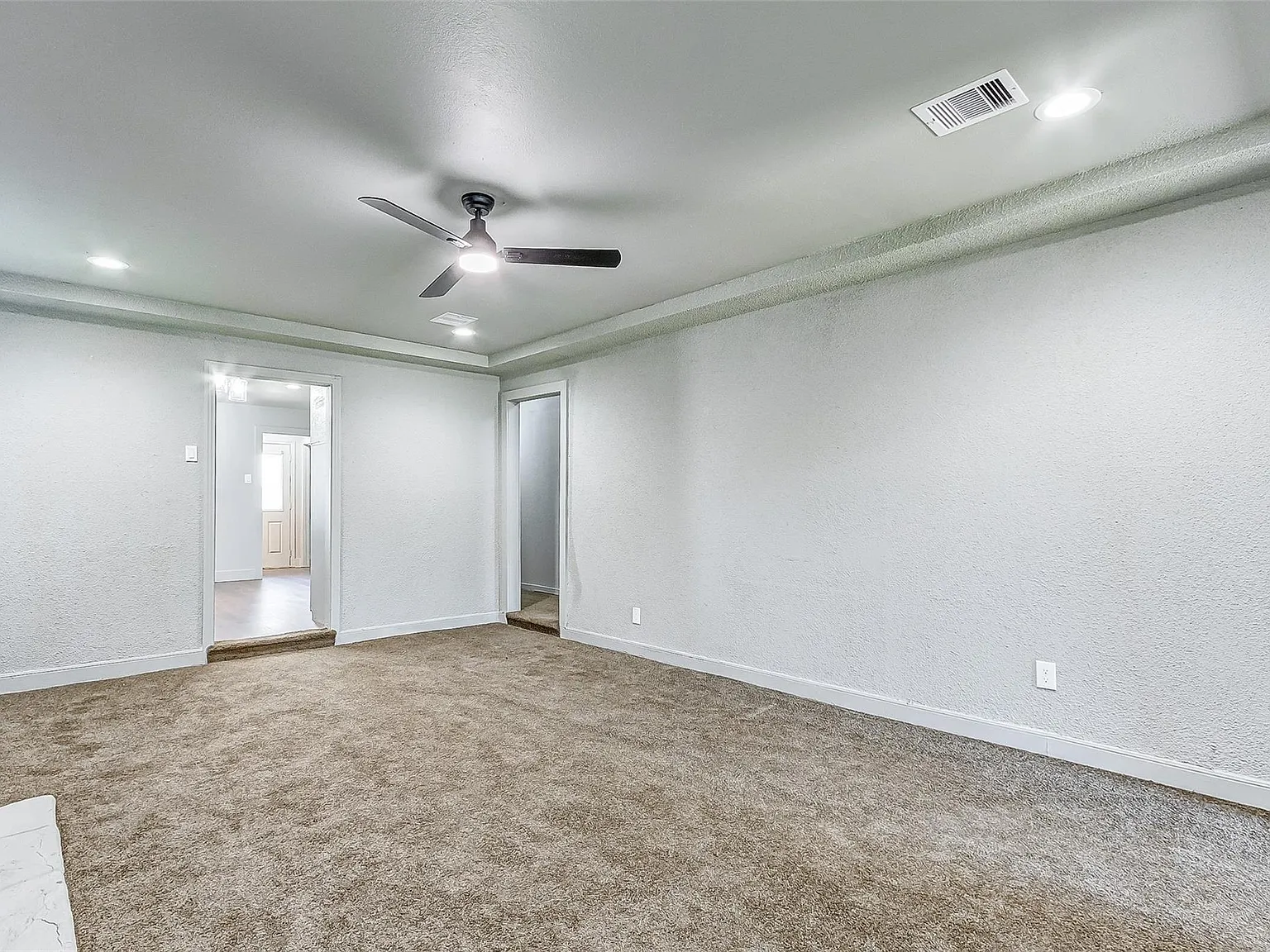 3 bed, 2.0 bath, 1460 sqft, $2,200 — Photo 3