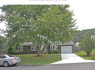 104 Blue Grass Ln, Hurricane, WV 25526
