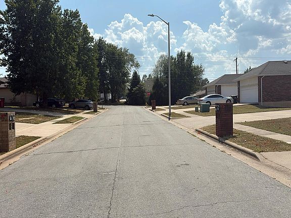 5th image of 3359 S Parkmont Ct