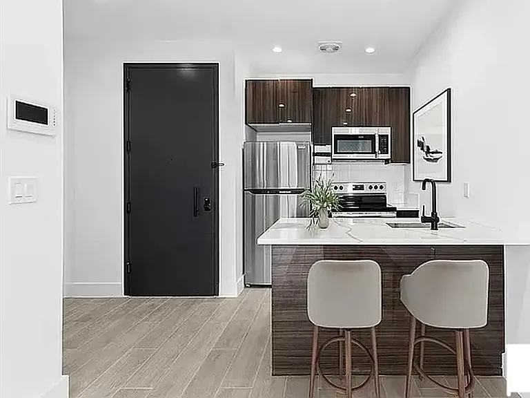 337 Cornelia St #3 — Photo 2