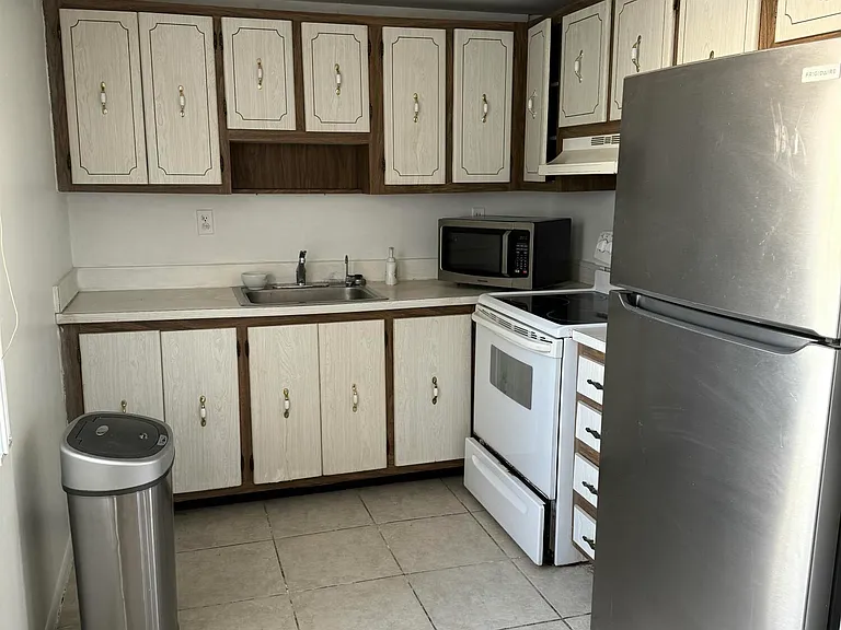 468 Capri Pl #J — Photo 2