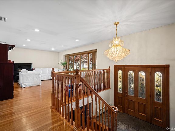 3rd image of 150 Roxton Road