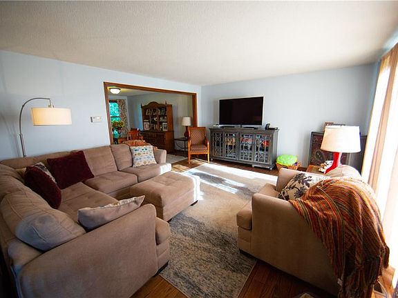 5th image of 21 Tanglewood Dr
