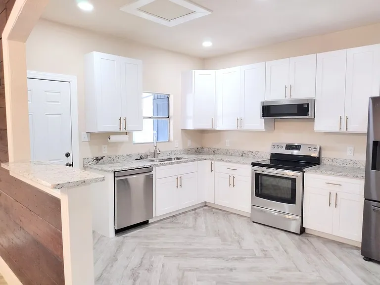 135 Harvard Ter — Photo 18